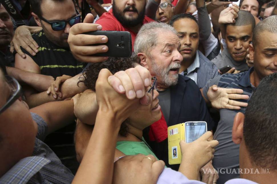 $!Ante cientos de militantes y llorando, Lula avisa que sigue en pie