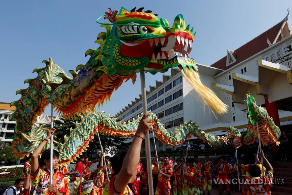 $!Los chinos de todo el mundo celebrarán el Año Nuevo chino, también llamado Festival de primavera. Este año será el año del Tigre. EFE/Kith Serey