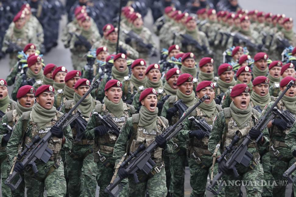 $!Militares participan en un desfile cívico militar por el 112 aniversario de la Revolución Mexicana en Ciudad de México.