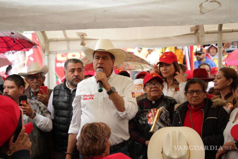 $!Ricardo Mejía tuvo reuniones con distintos grupos sociales en San Pedro de las Colonias.