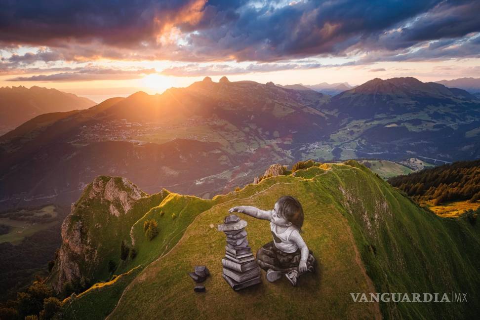 $!Una fotografía tomada con un dron muestra una pintura gigante de landart biodegradable titulada ‘Vers l’equilibre’ del artista franco-suizo Saype.