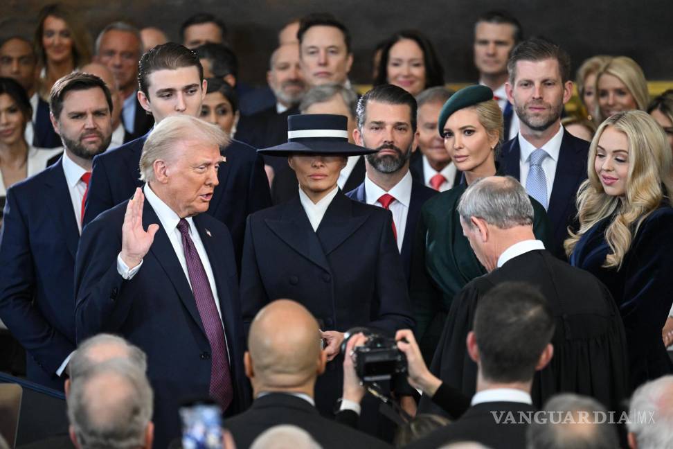 $!Donald Trump jura como el 47º presidente de Estados Unidos en la Rotonda del Capitolio de Estados Unidos en Washington.