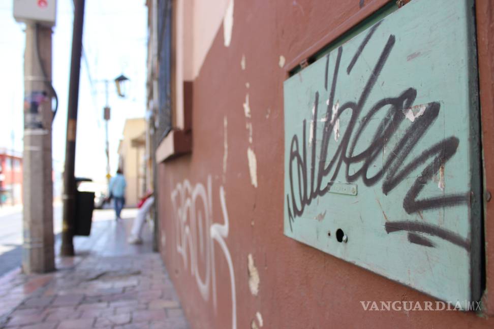 $!'Estudiantes'; autores del graffiti en el centro de Saltillo