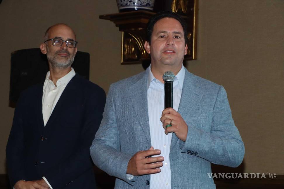 $!Treviño de Hoyos tuvo una reunión en Saltillo con el alcalde electo de la capital coahuilense, Javier Díaz González.