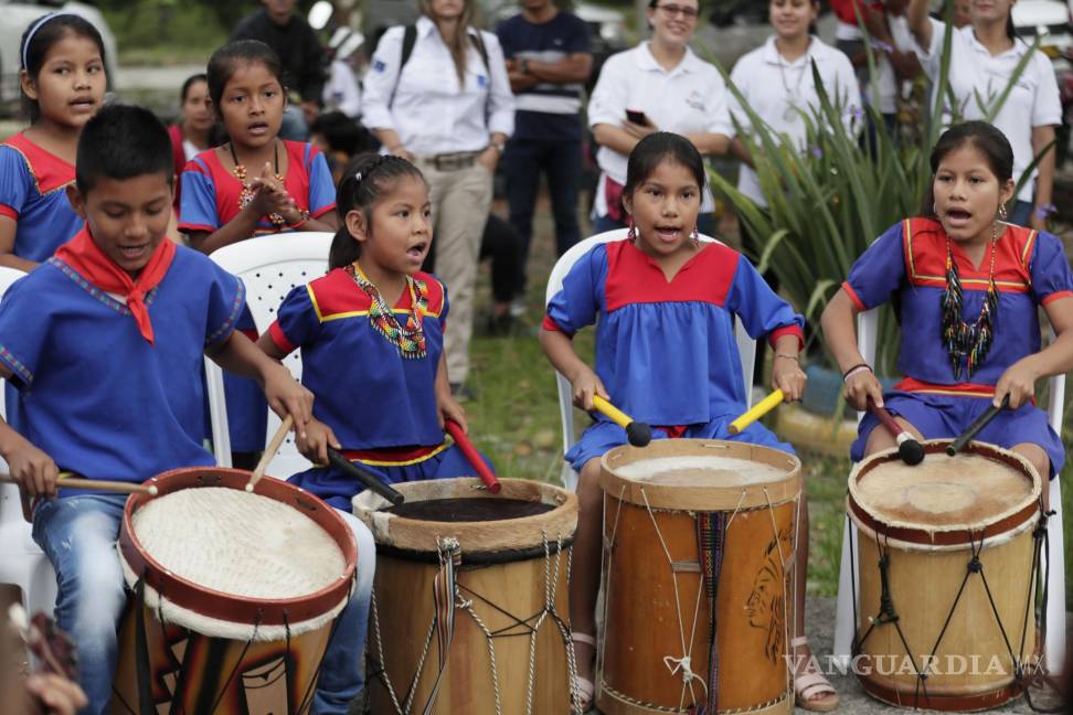 $!Integrantes del grupo musical Ufa Genfa, de la comunidad Cofán del Valle del Guamuéz en La Hormiga, Colombia. EFE/Carlos Ortega