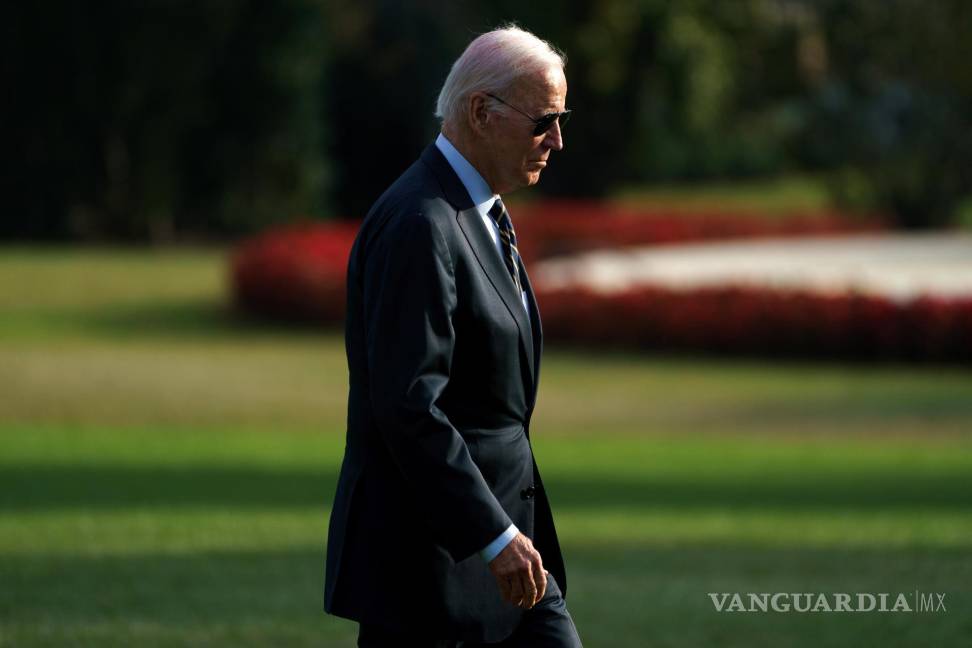 $!El presidente estadounidense Joe Biden en el jardín sur de la Casa Blanca después de llegar en Marine One en Washington, DC.