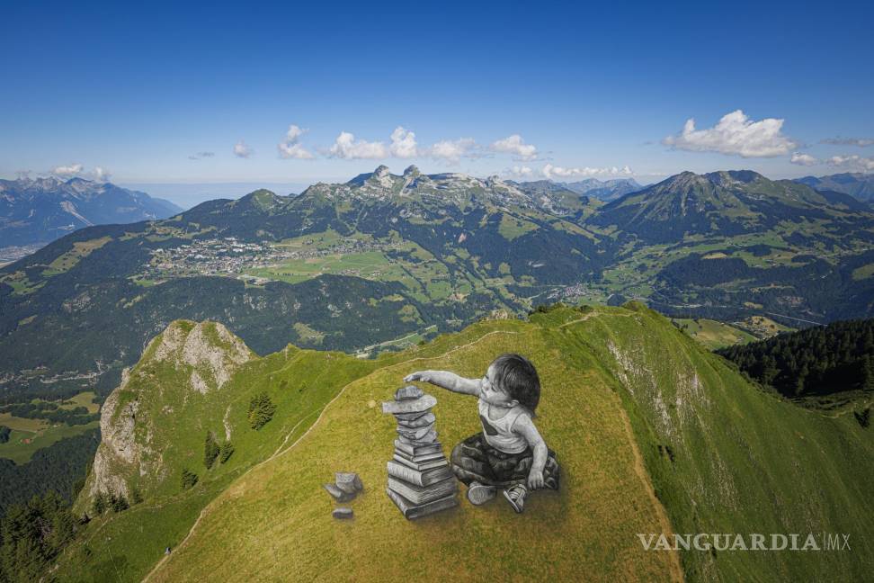 $!Una fotografía hecha con un dron muestra un cuadro gigante de ‘land art’ biodegradable titulado “Vers l’equilibre” del artista franco-suizo Saype.