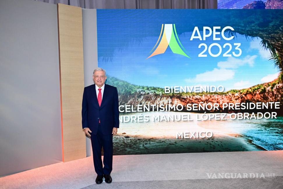 $!El presidente de México, Andrés Manuel López Obrador, a su llegada al Foro APEC 2023 en California.