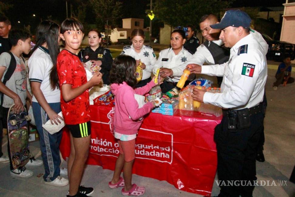 $!Para los niños hubo además de la película, un refrigerio.