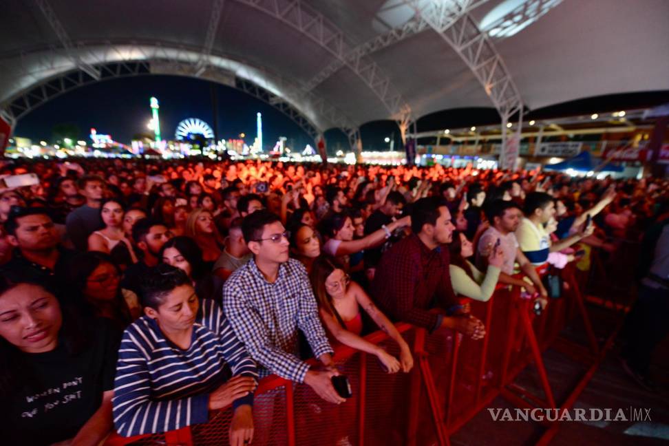 $!Pop para el corazón... Paty Cantú llena de energía la Feria Saltillo 2024