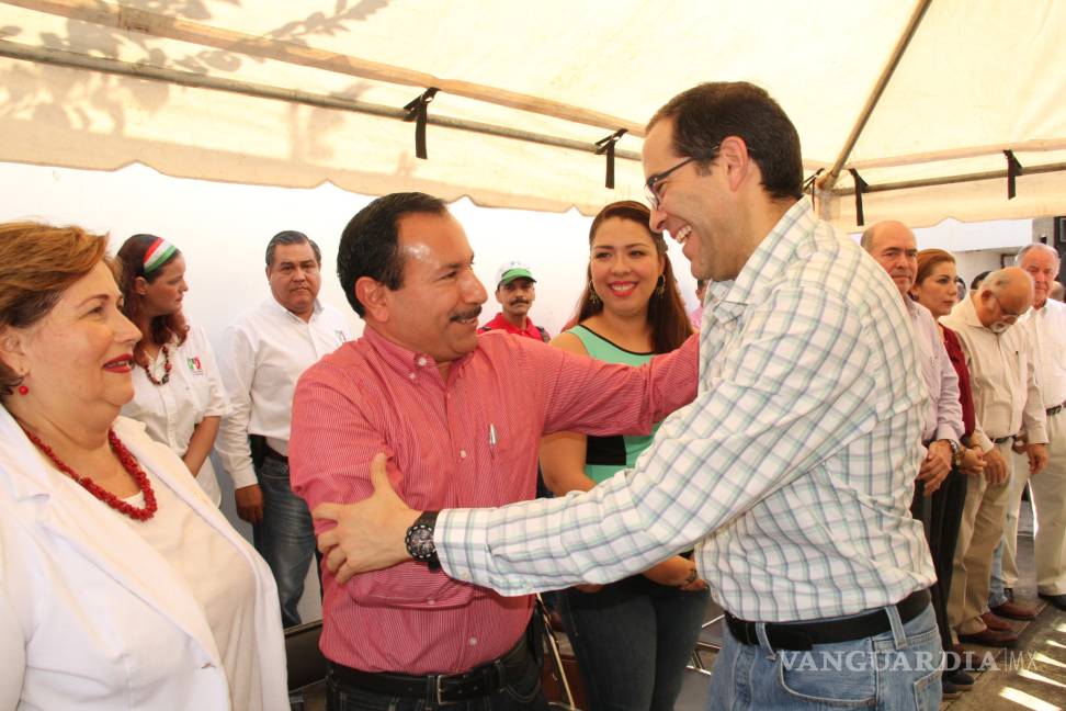 $!Gobernador de Colima, de viaje durante casi un tercio de su gestión