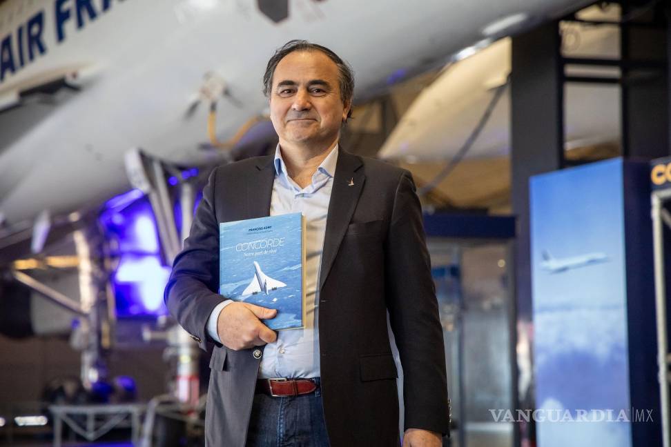 $!Francois Adibi, ex primer oficial de Air France a bordo del Concorde en el Museo Nacional del Aire y del Espacio de Francia en el Aeropuerto Le Bourget.