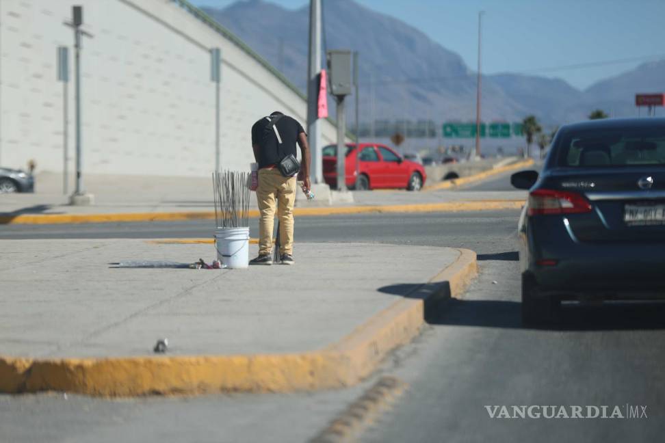 $!Especialistas advierten sobre los peligros de las bengalas, incluso cuando se consideran de bajo riesgo.