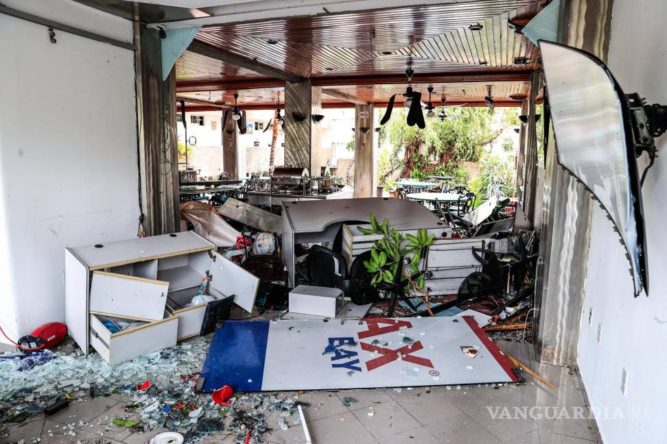 $!Una vivienda desmantelada por el huracán Otis en el balneario de Acapulco, en el estado de Guerrero, México.