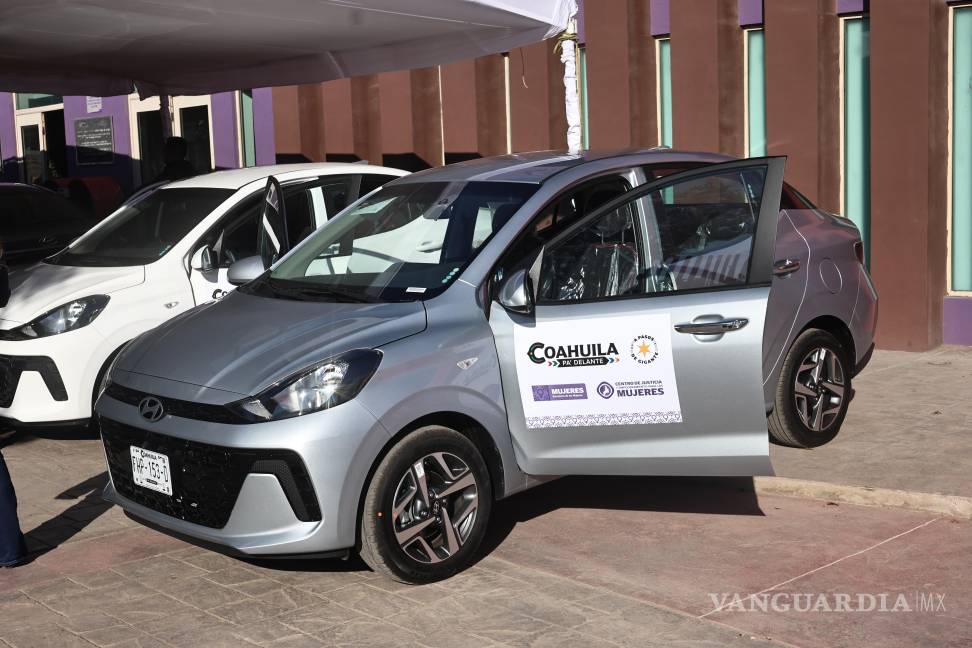 $!Se entregaron seis vehículos a los Centros de Justicia para fortalecer atención y seguimiento de casos.