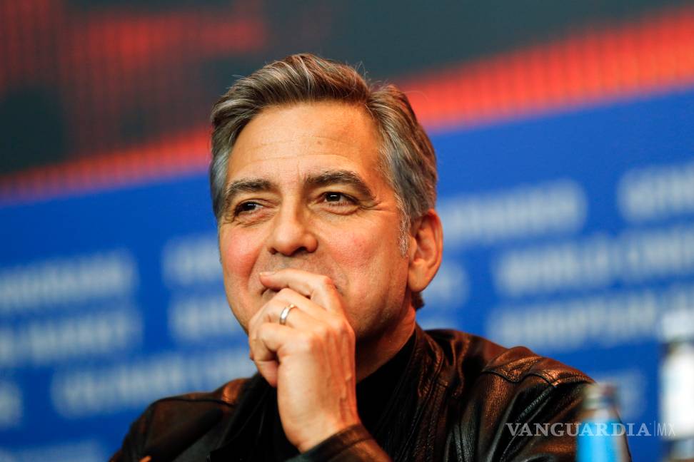 La revista "HELLO!" se disculpa por una entrevista falsa con George Clooney