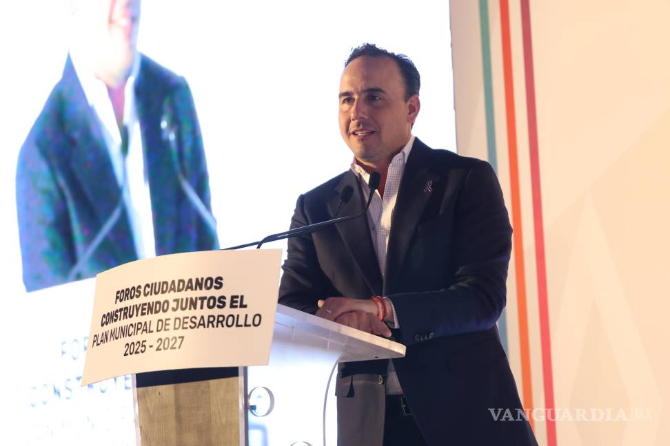 $!El gobernador Manolo Jiménez Salinas refrendó su compromiso con el desarrollo de Saltillo y su apoyo total al gobierno municipal.