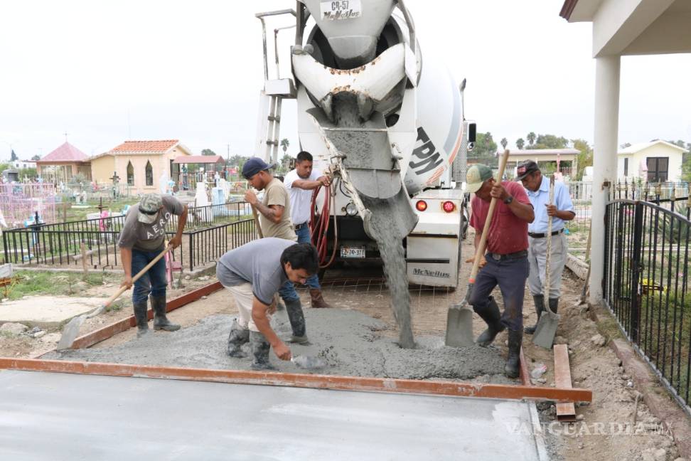 Panteones listos en Nava para recibir a cientos en el Día de los Fieles Difuntos