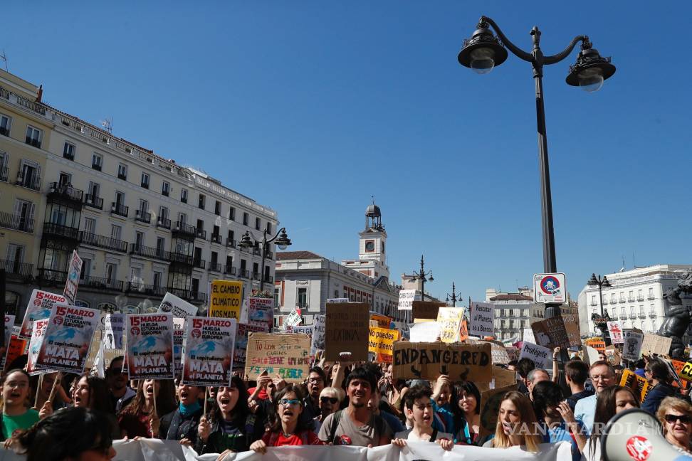 $!Jóvenes marchan en todo mundo para exigir políticas contra cambio climático