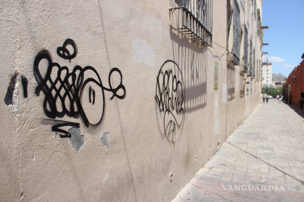 $!'Estudiantes'; autores del graffiti en el centro de Saltillo