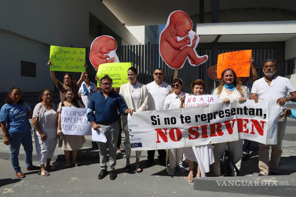 $!Agrupaciones religiosas se manifestarron contra las iniciativas sobre el “Derecho a decidir de las Mujeres” y la “Autonomía Reproductiva” en Mérida, Yucatá.