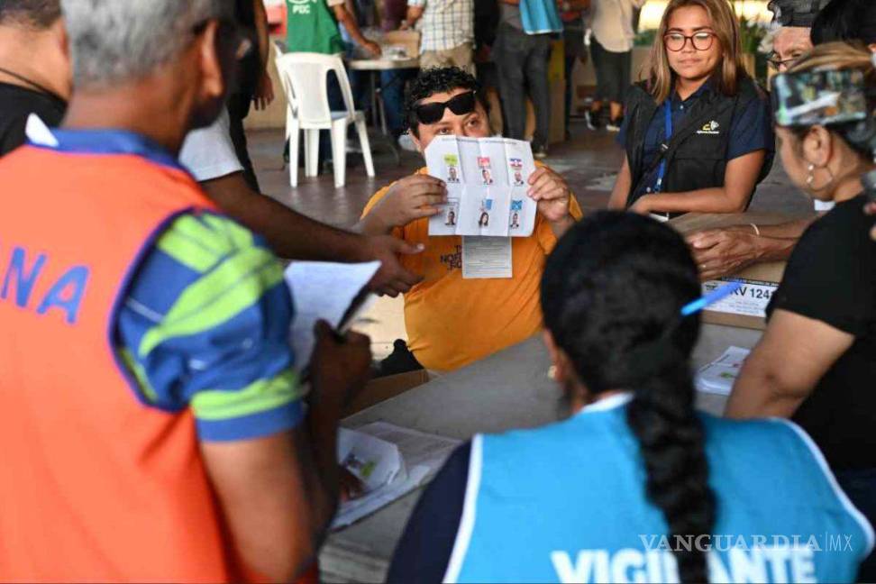 $!Más de 6 millones de salvadoreños estaban convocados a emitir su voto.