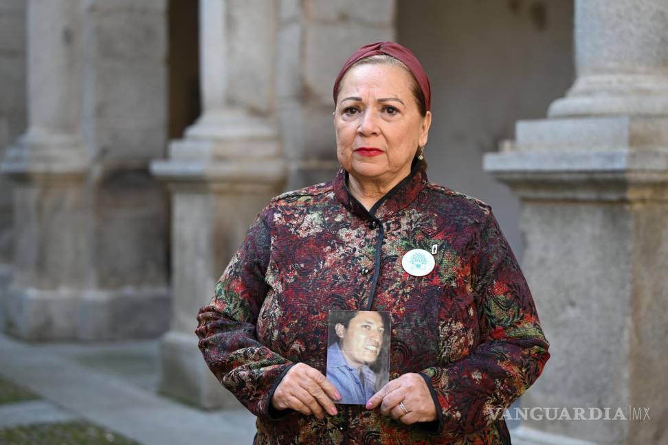 $!María Guadalupe Aguilar posa antes de recoger el IX Premio de Derechos Humanos Rey de España este miércoles.