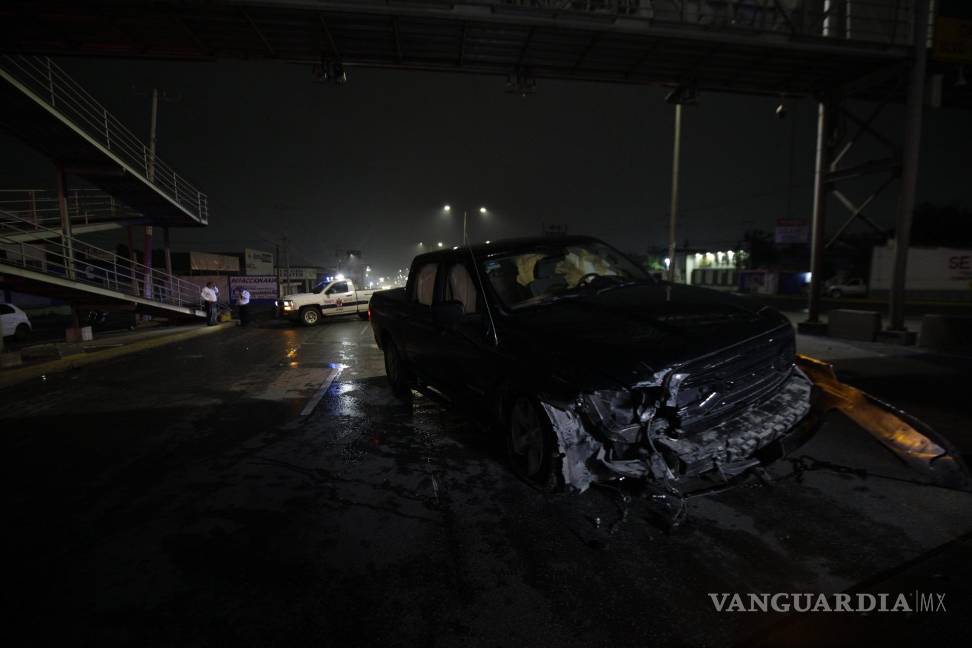Lluvia en Saltillo deja tres accidentes: dos choques y una aparatosa volcadura