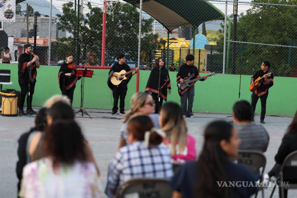$!Participaron el grupo de música latinoamericana Quetzal y el grupo de danza moderna Crimosa Donkys, del Instituto Tecnológico de Saltillo.