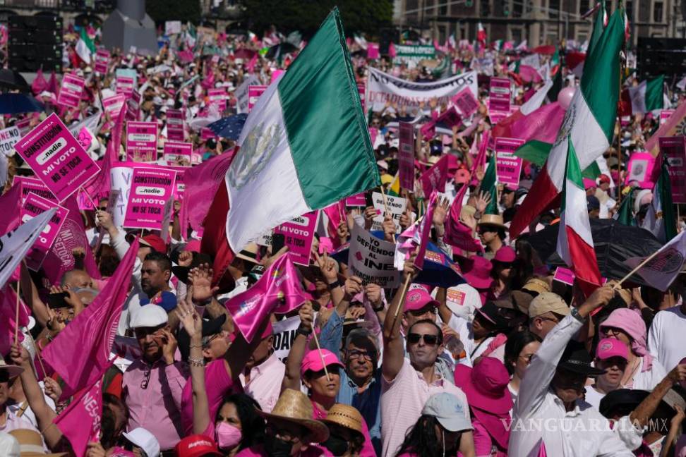 Así toman las calles y plazas miles de mexicanos para defender al INE (Fotos)