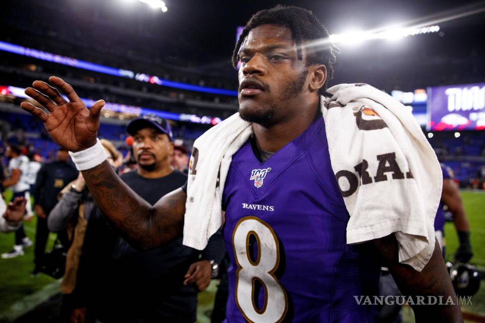 $!Lamar Jackson, quarterback de los Baltimore Ravens ha manifestado su desconfianza a las vacunas. EFE/EPA/Shawn Thew