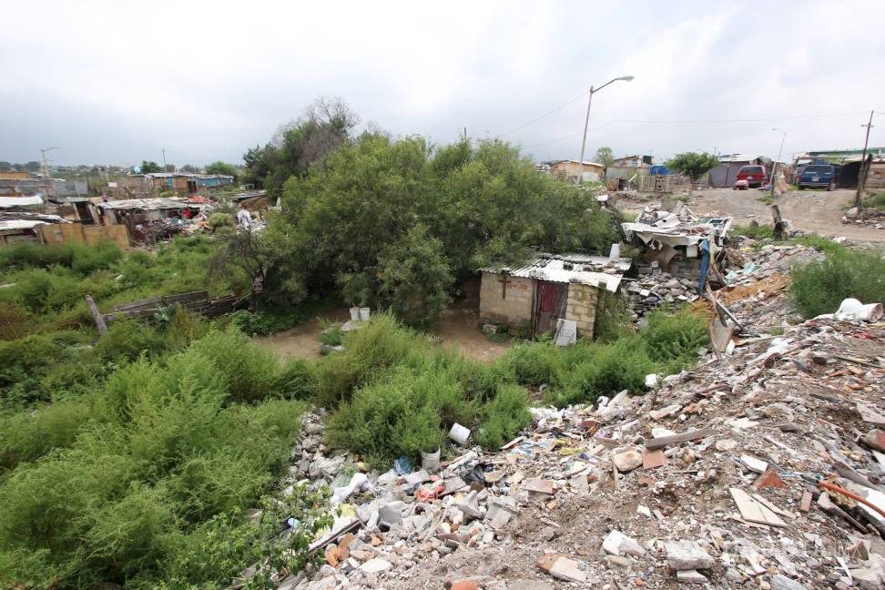 $!Habitan 100 familias de Saltillo entre basura y falta de servicios