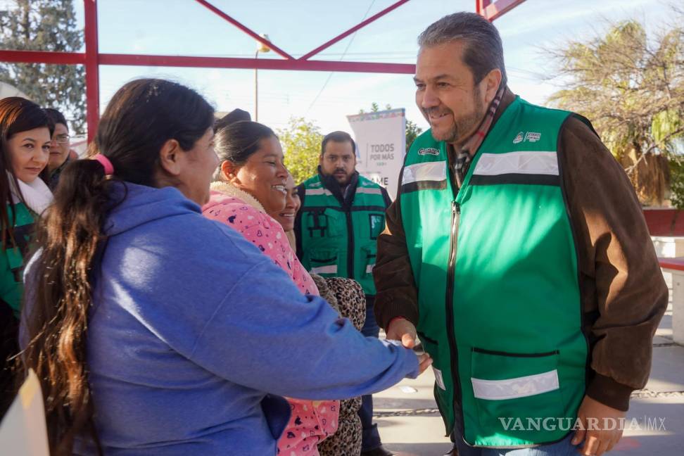 $!Madres de familia agradecieron al Alcalde las mejoras a la unidad deportiva.