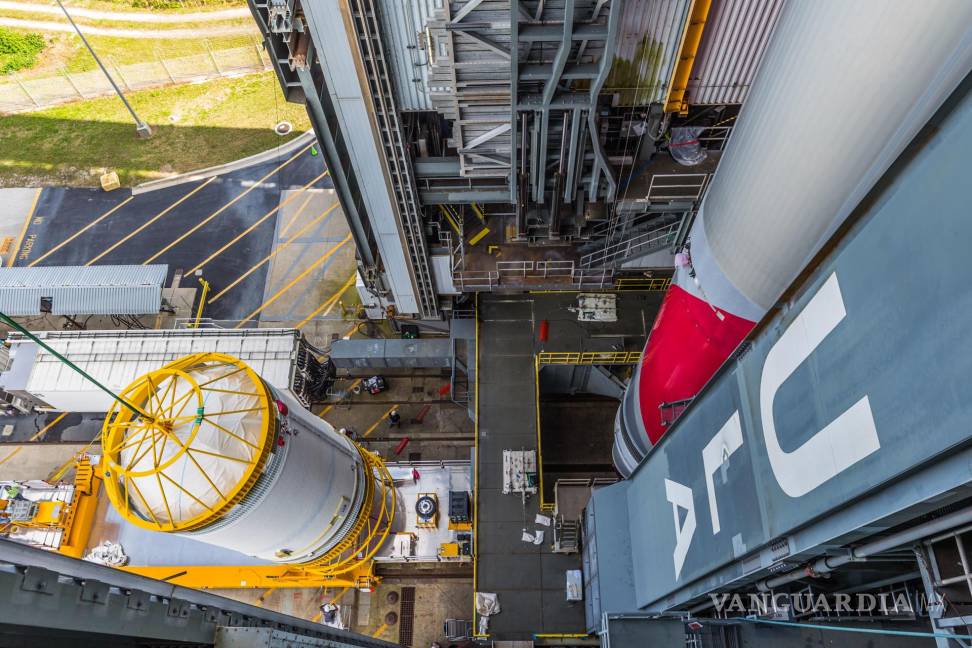 $!El primer cohete reutilizable Vulcan Centaur, de la compañía United Launch Alliance (ULA) ya está ensamblado en Cabo Cañaveral, Florida.