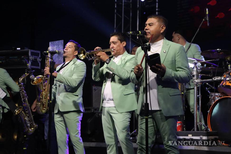 $!Tropicalísimo Apache se lleva la noche en la Saltillo 2000, donde miles de fans recordaron viejos tiempos