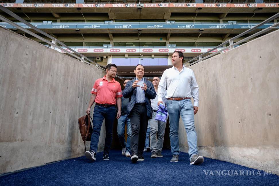 $!Alejandro Hütt Valenzuela, Host City Manager de FIFA Monterrey, en el Estadio BBVA, acompañó a Javier Díaz en su recorrido al BBVA.