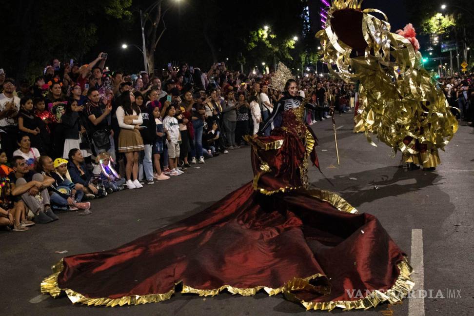 $!Así se vivió el Gran Desfile de Catrinas que partió del Ángel de la Independencia al Zócalo.