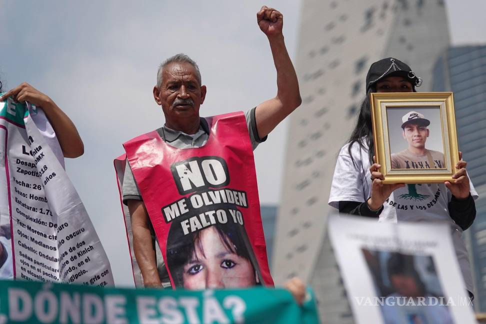 $!José Luis Castillo, padre de Esmeralda Castillo Rincón, desparecida en 2009 en Ciudad Juárez, marchó para exigir justicia en la XII Marcha de la Dignidad Nacional