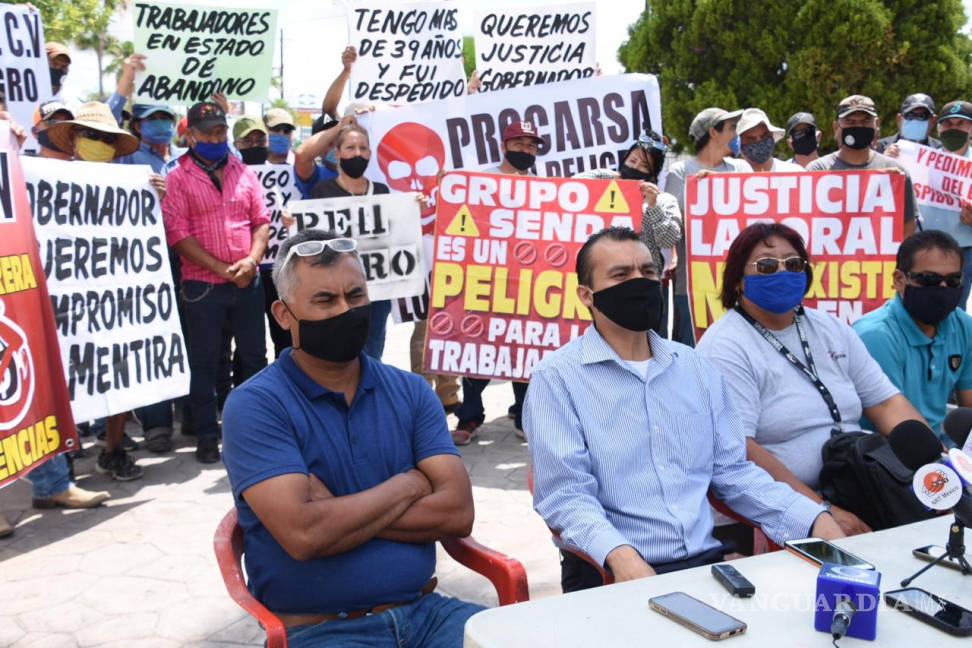 $!Se manifiestan trabajadores despedidos por la pandemia, en Monclova