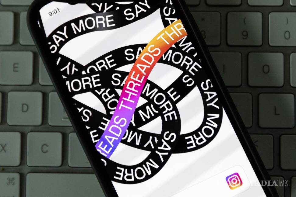 $!Imagen ilustrativa que muestra un teléfono con la pantalla de inicio de la red social Threads en Los Ángeles.