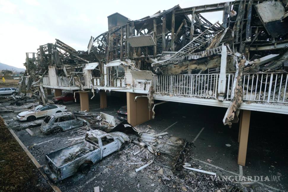 $!Imagen de la destrucción provocada por un incendio forestal en Lahaina, Hawái.
