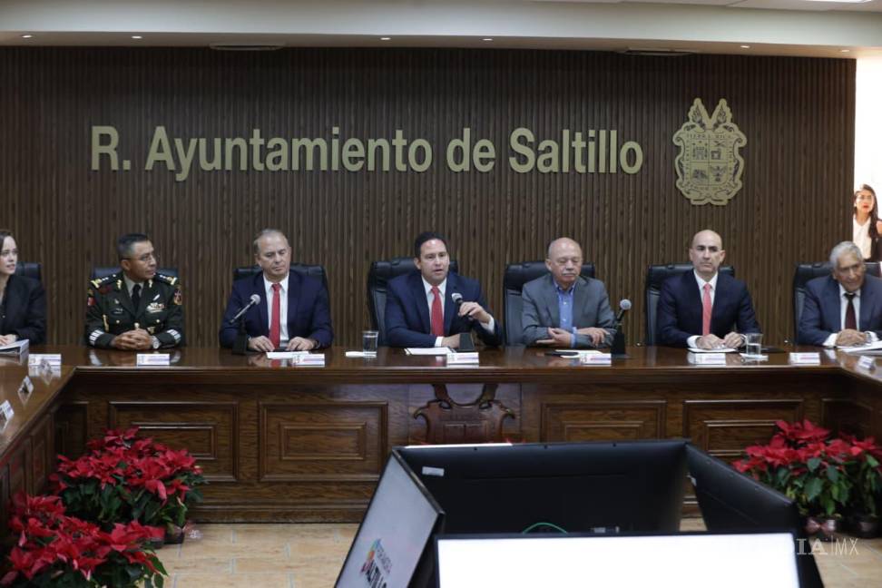 $!Durante la sesión solemne, autoridades municipales escucharon el balance de resultados en materia de inversión, infraestructura y servicios públicos.