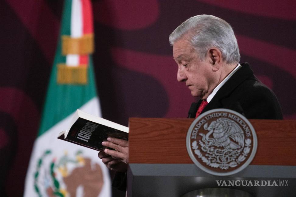 $!Sheinbaum anuncia que AMLO trabaja en nuevo libro, ¿de qué tratará y cuándo se publica?