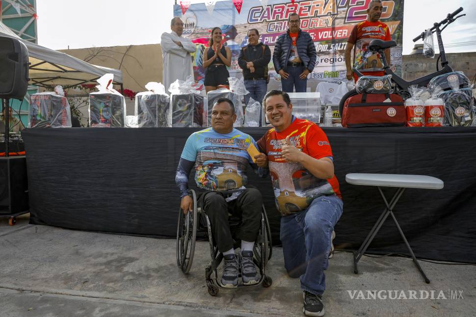 $!La carrera también contó con la participación de atletas en silla de ruedas.