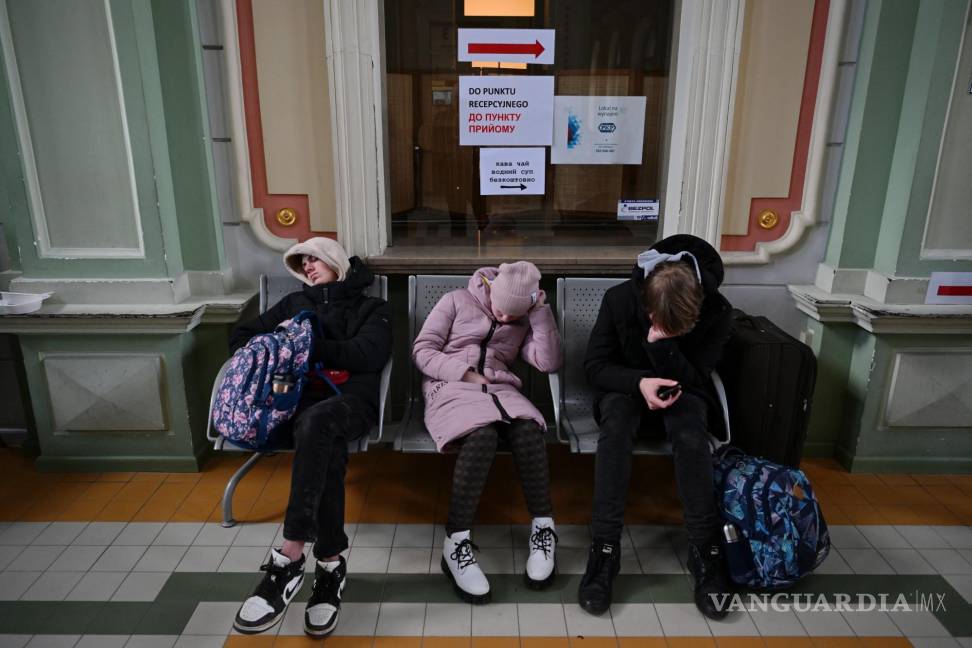 $!Vista de un punto de acogida para refugiados de Ucrania establecido en la estación de tren de Przemysl, sureste de Polonia. EFE/Darek Delmanowicz