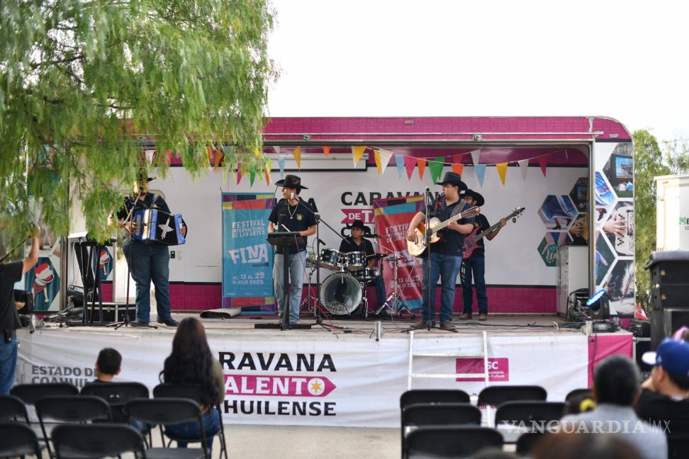 $!Innovación Norteña Jr. llevó la fiesta al ejido Francisco del Ejido con su propuesta musical.