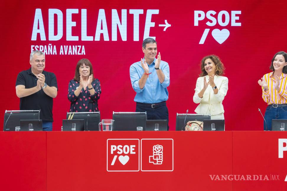 $!El presidente del Gobierno español, Pedro Sánchez (c), preside la reunión del comité ejecutivo federal del partido en la sede del PSOE en Madrid, España.