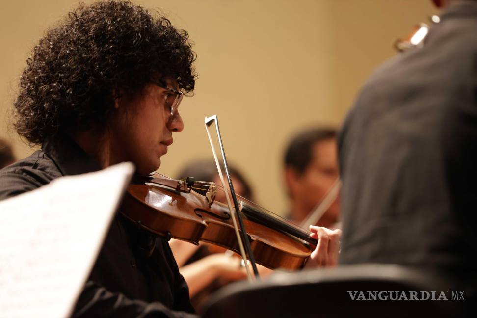 $!La OMSA brilla con obras de autores mexicanos en concierto