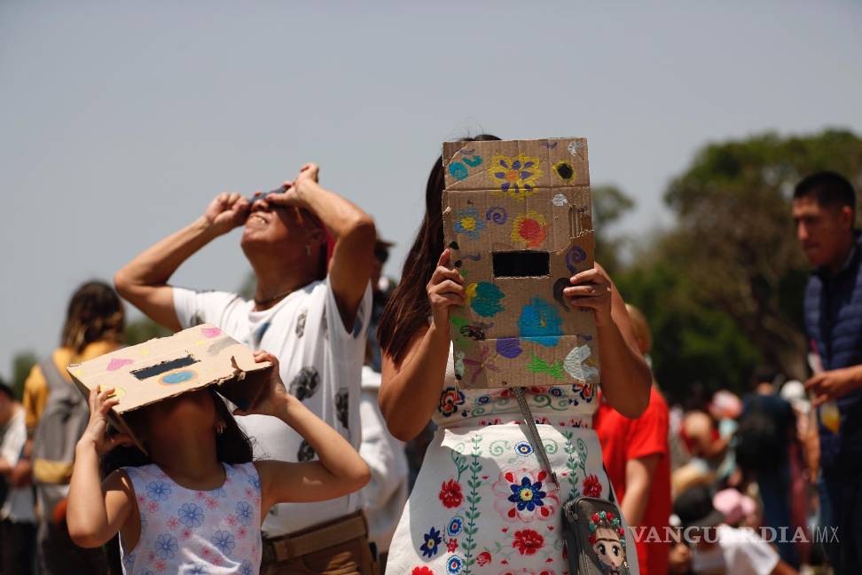 Así cautiva, maravilla y asombra el eclipse solar desde Mazatlán hasta la isla de Terranova (fotos)