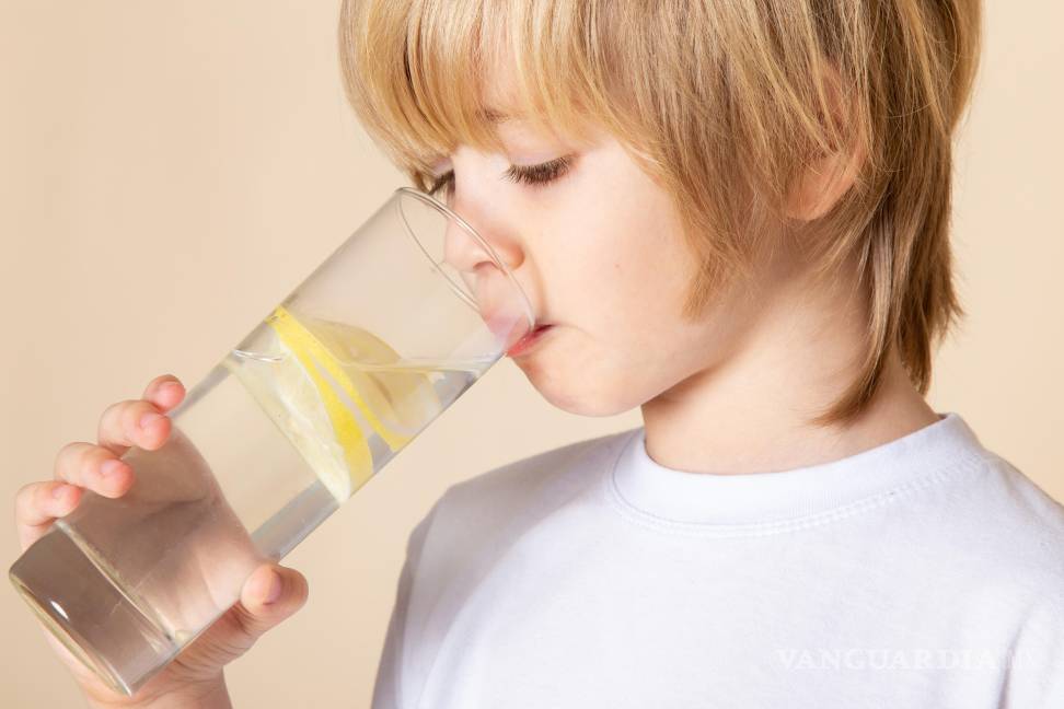 $!Beber agua frecuentemente es un hábito que se desarrolla a través de la repetición.